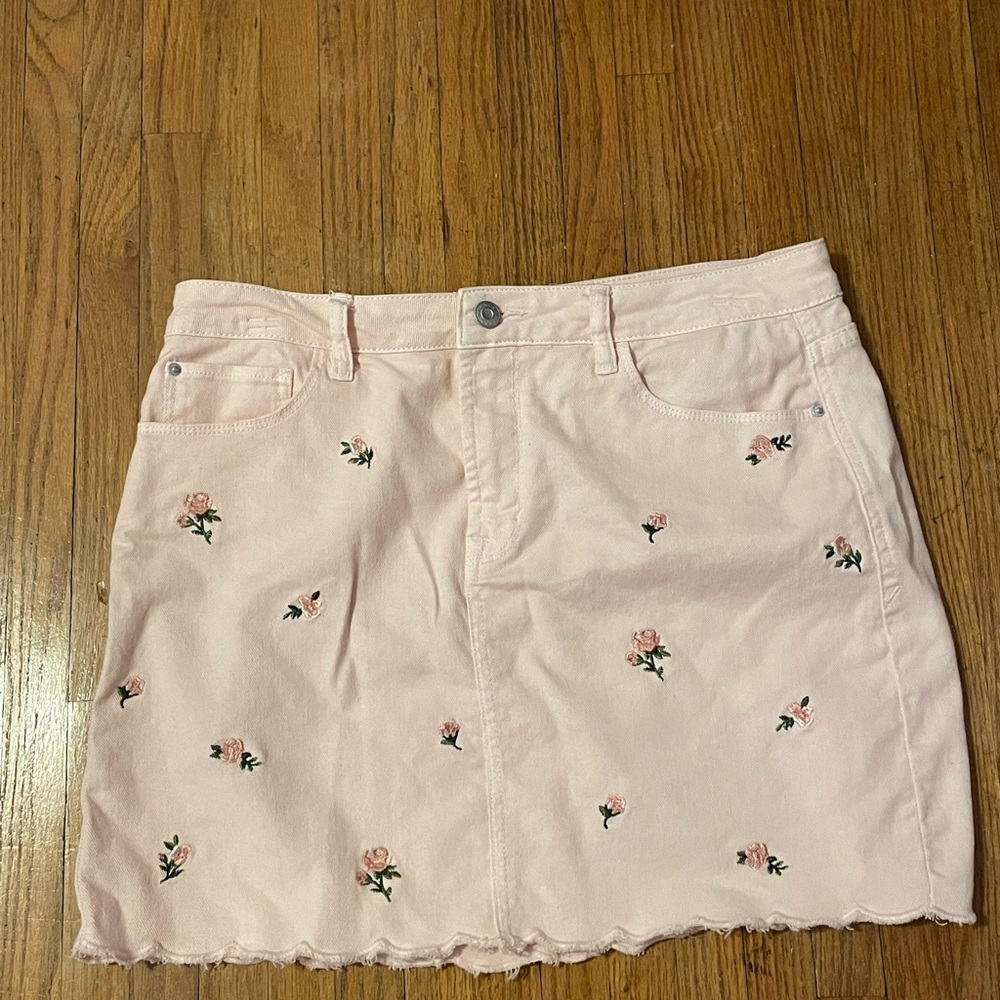 Kensie Jeans Pink Denim Mini Skirt with Flowers Size 8